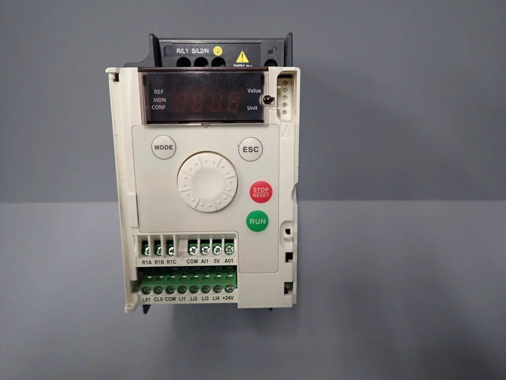 TÉLÉMÉCANIQUE  ATV12H018M2