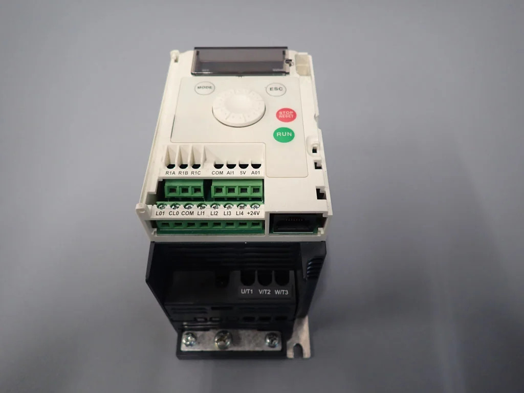 TÉLÉMÉCANIQUE  ATV12H018M2