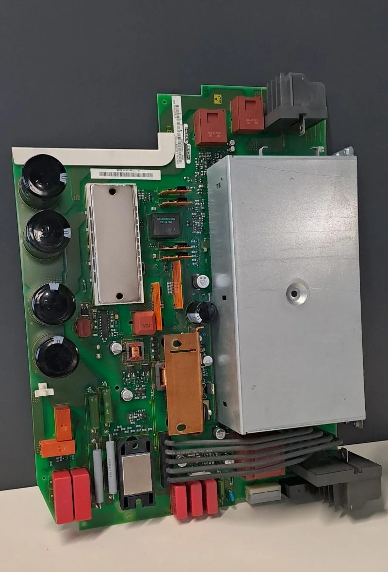 SIEMENS 6SE7021-0EA84-1HF3