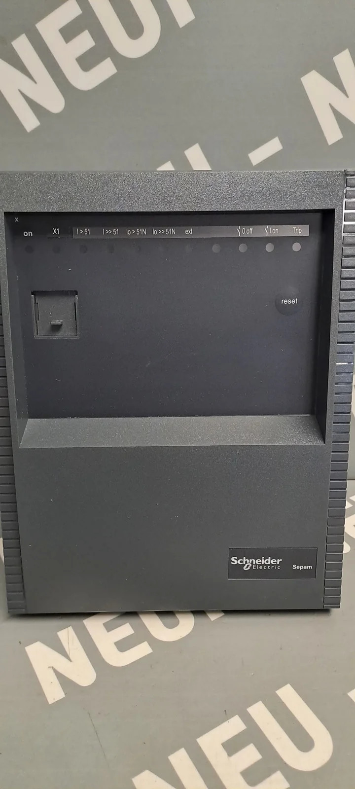 SCHNEIDER  59600