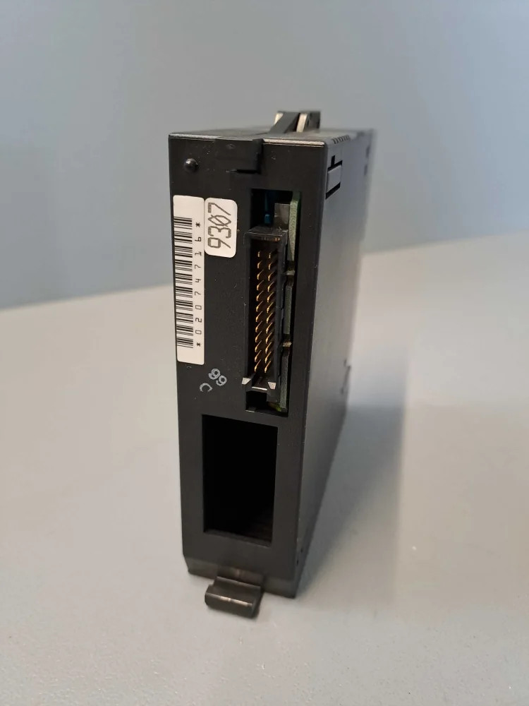 GE FANUC  IC693MDL940