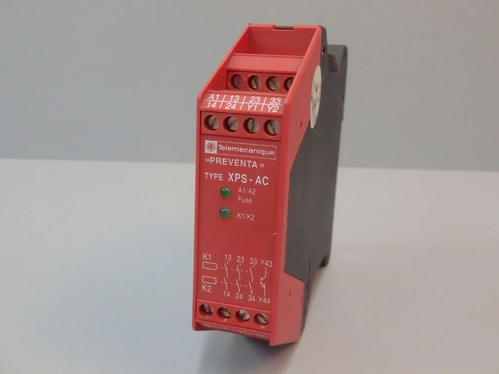 TÉLÉMÉCANIQUE  XPSAC5121