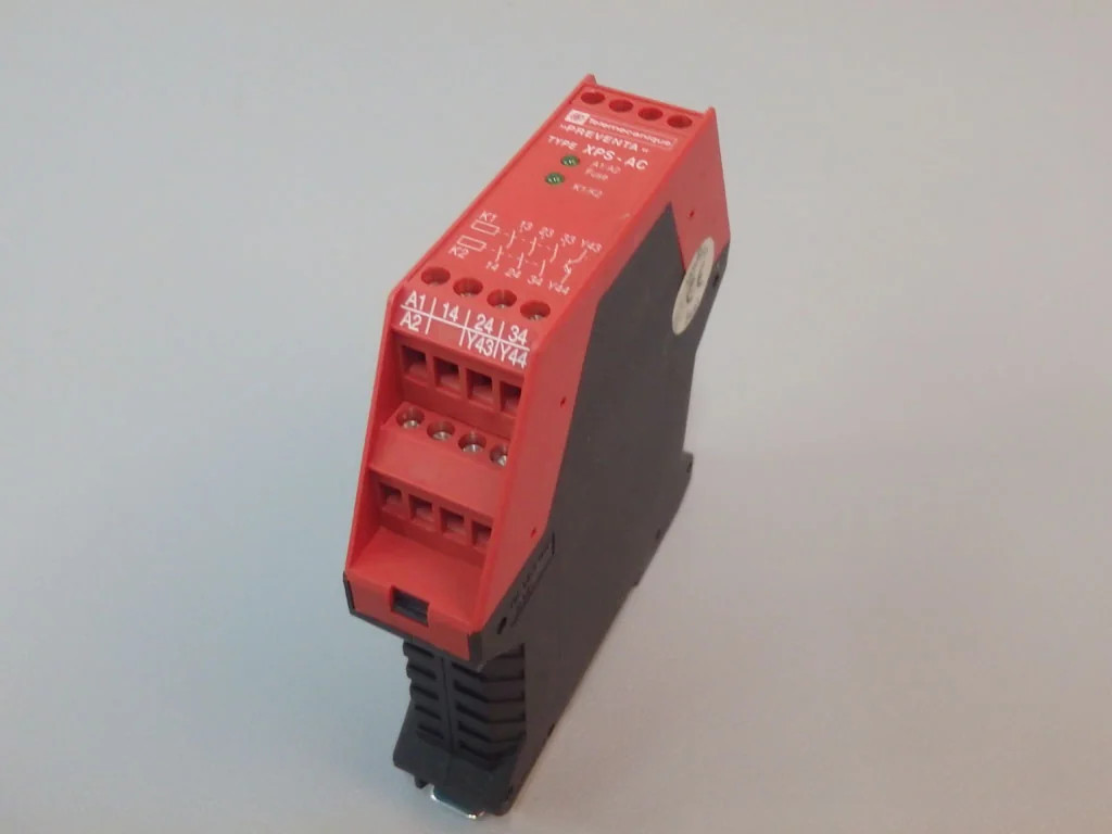 TÉLÉMÉCANIQUE  XPSAC5121