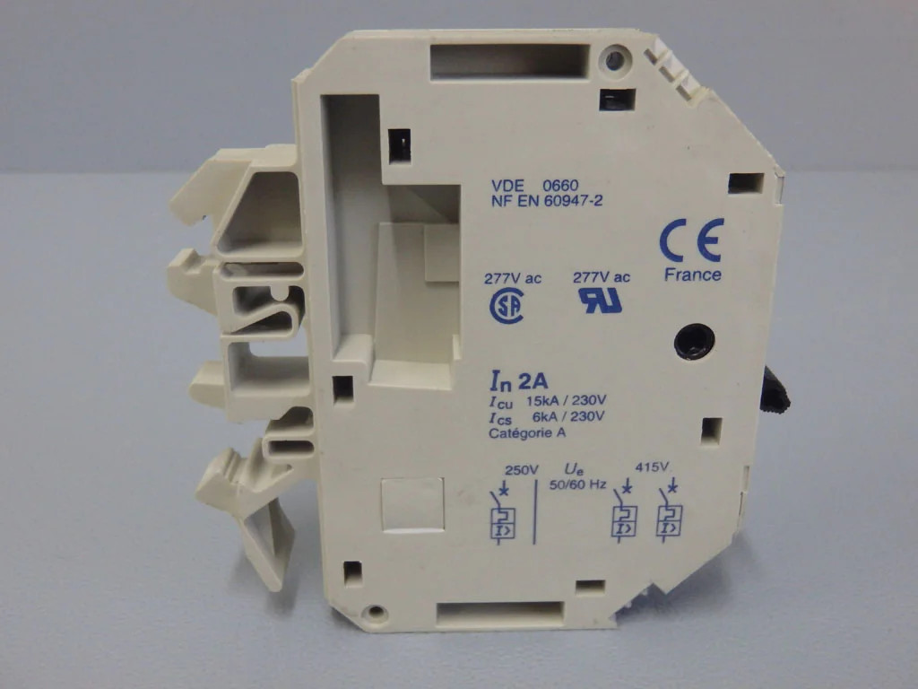 TÉLÉMÉCANIQUE  GB2-CB07