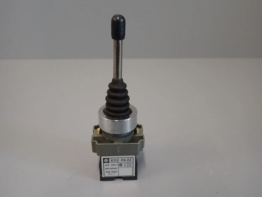 TÉLÉMÉCANIQUE  XD2-PA22