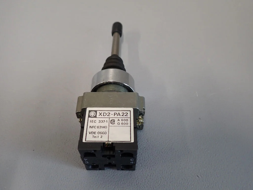 TÉLÉMÉCANIQUE  XD2-PA22