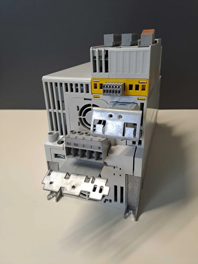 LENZE  E84AVTCE7524SB0