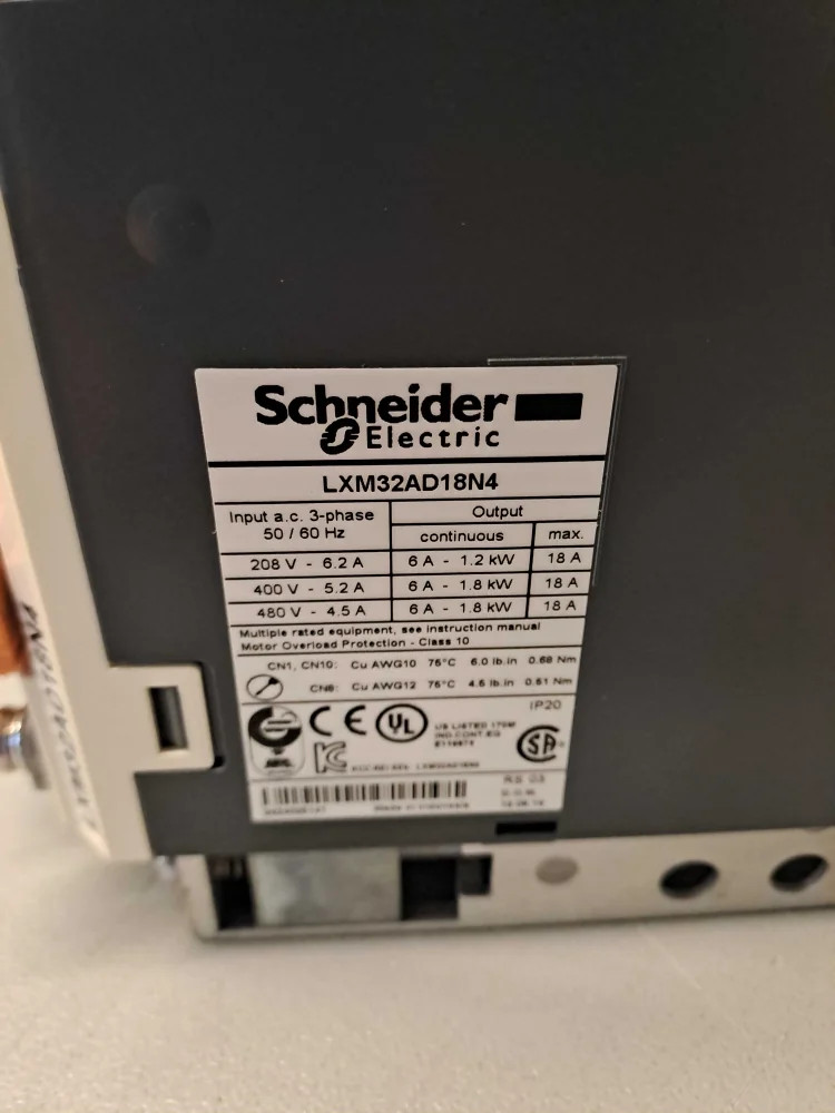 SCHNEIDER  LXM32AD18N4