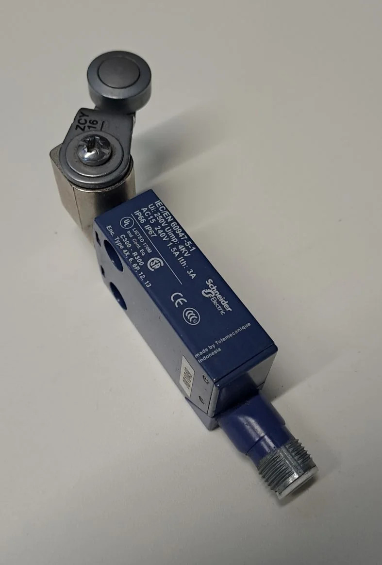 TÉLÉMÉCANIQUE  ZCMD21M12