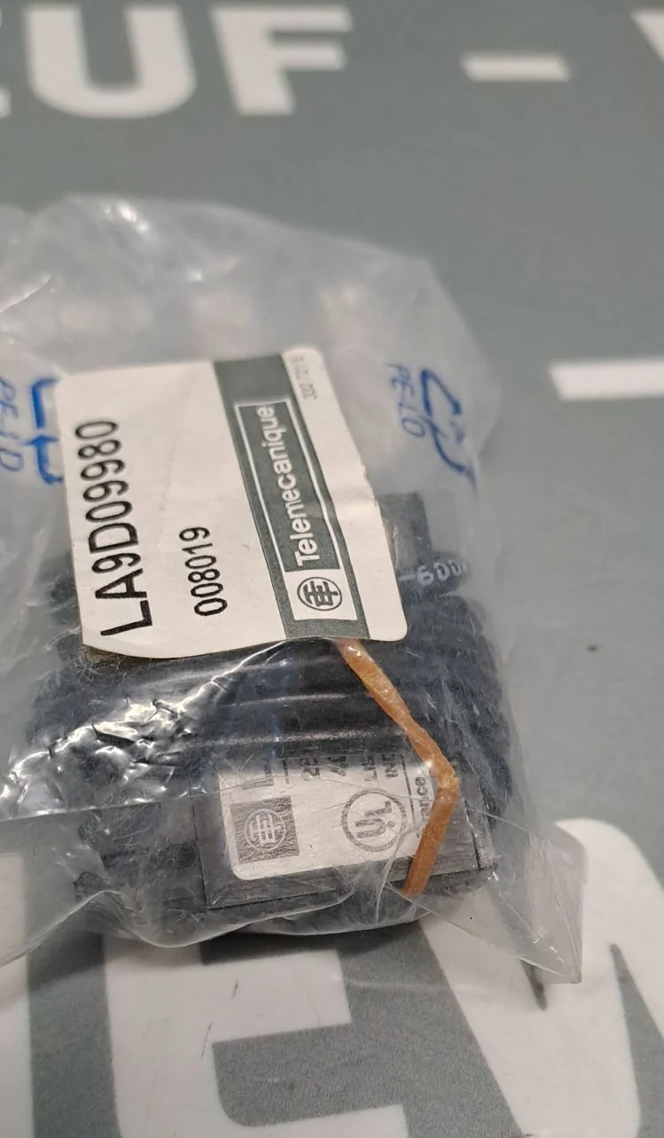 TÉLÉMÉCANIQUE  LA9D09980