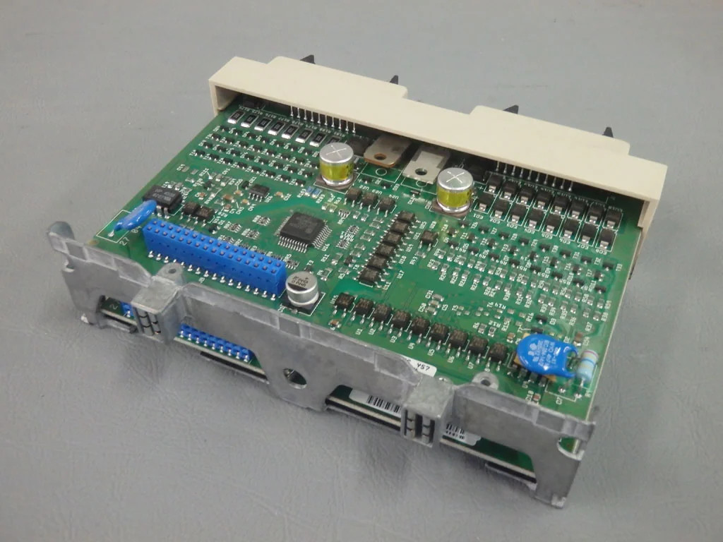 TÉLÉMÉCANIQUE  TSXDMZ64DTK