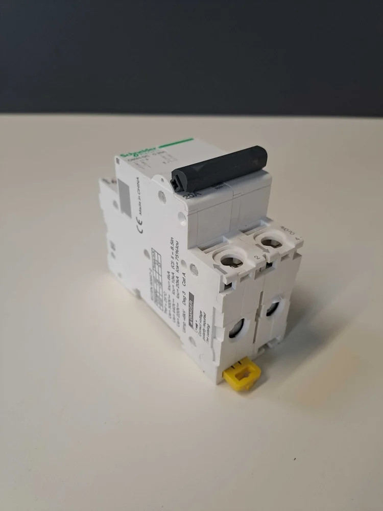 SCHNEIDER  C60HDCC20A