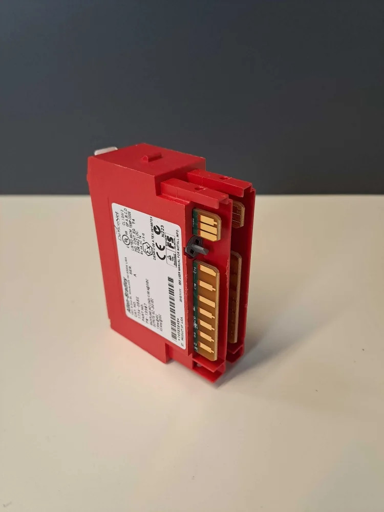 ALLEN BRADLEY  1734-O8BS