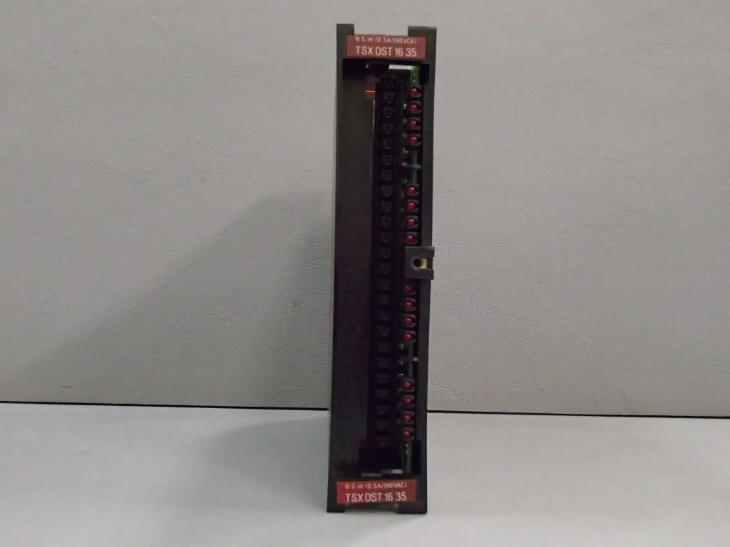 TÉLÉMÉCANIQUE  TSXDST1635