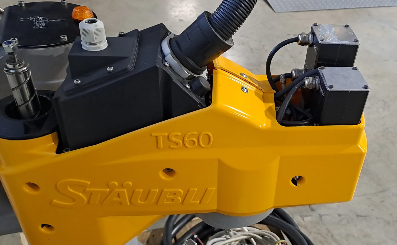 STAUBLI  ROBOT TS60-CS8C