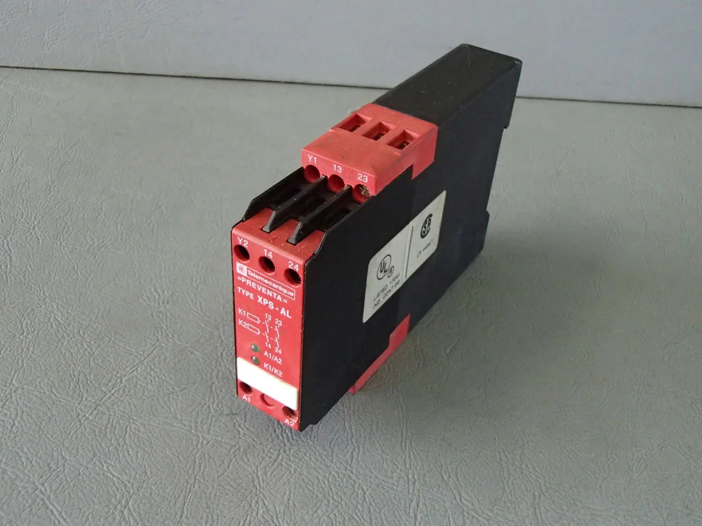 TÉLÉMÉCANIQUE  XPS-AL5110