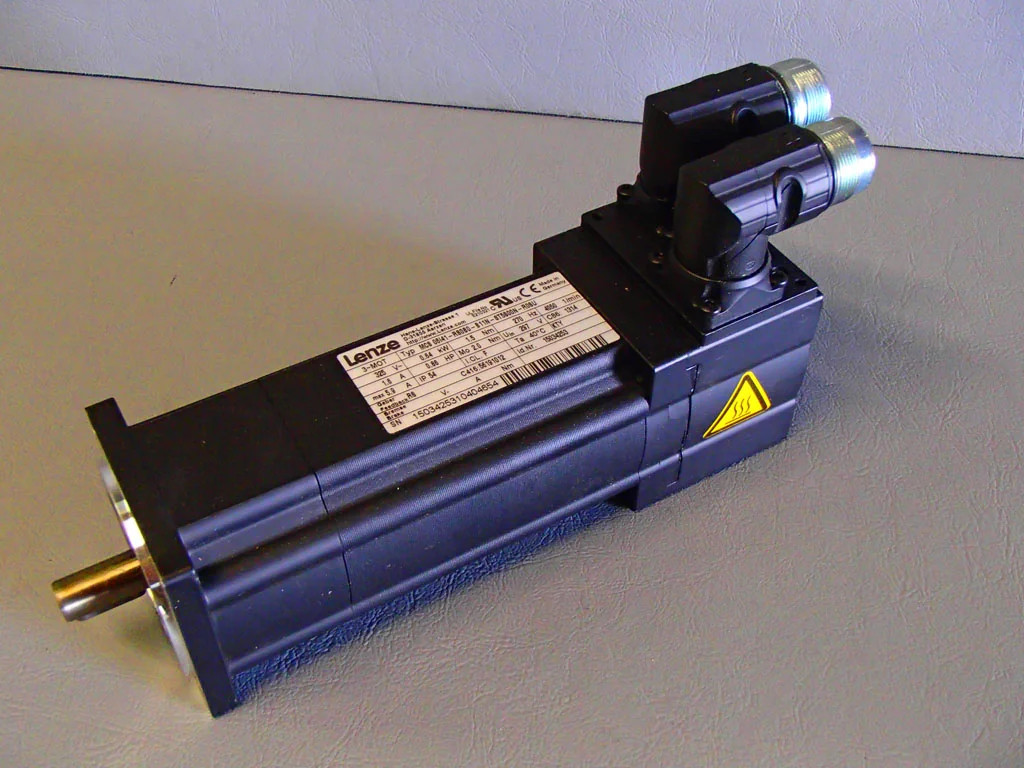 LENZE  MCS06I41-RS0B0-B11N-ST5S00N-R0SU