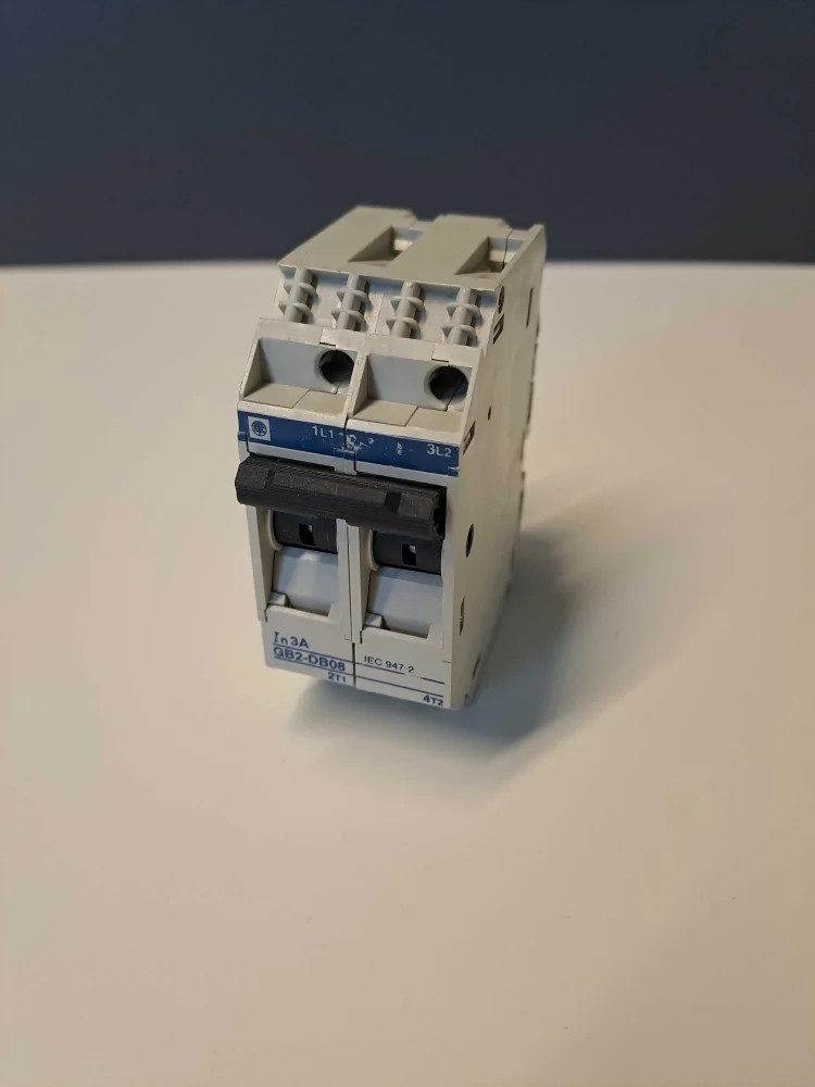 TÉLÉMÉCANIQUE  GB2-DB08