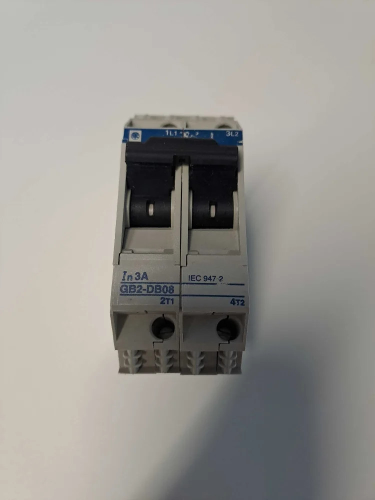 TÉLÉMÉCANIQUE  GB2-DB08