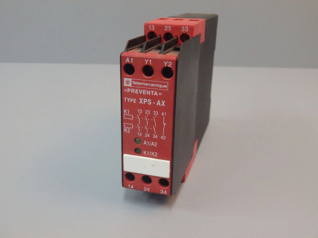 TÉLÉMÉCANIQUE  XPS-AX5120