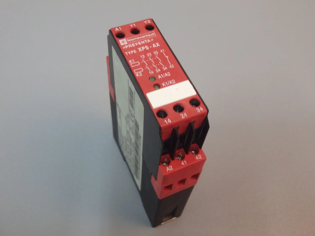 TÉLÉMÉCANIQUE  XPS-AX5120