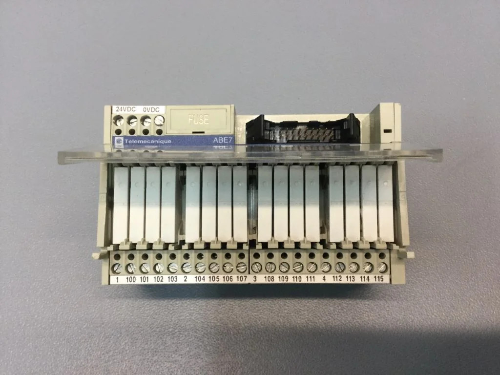 TÉLÉMÉCANIQUE  ABE7-R16T111