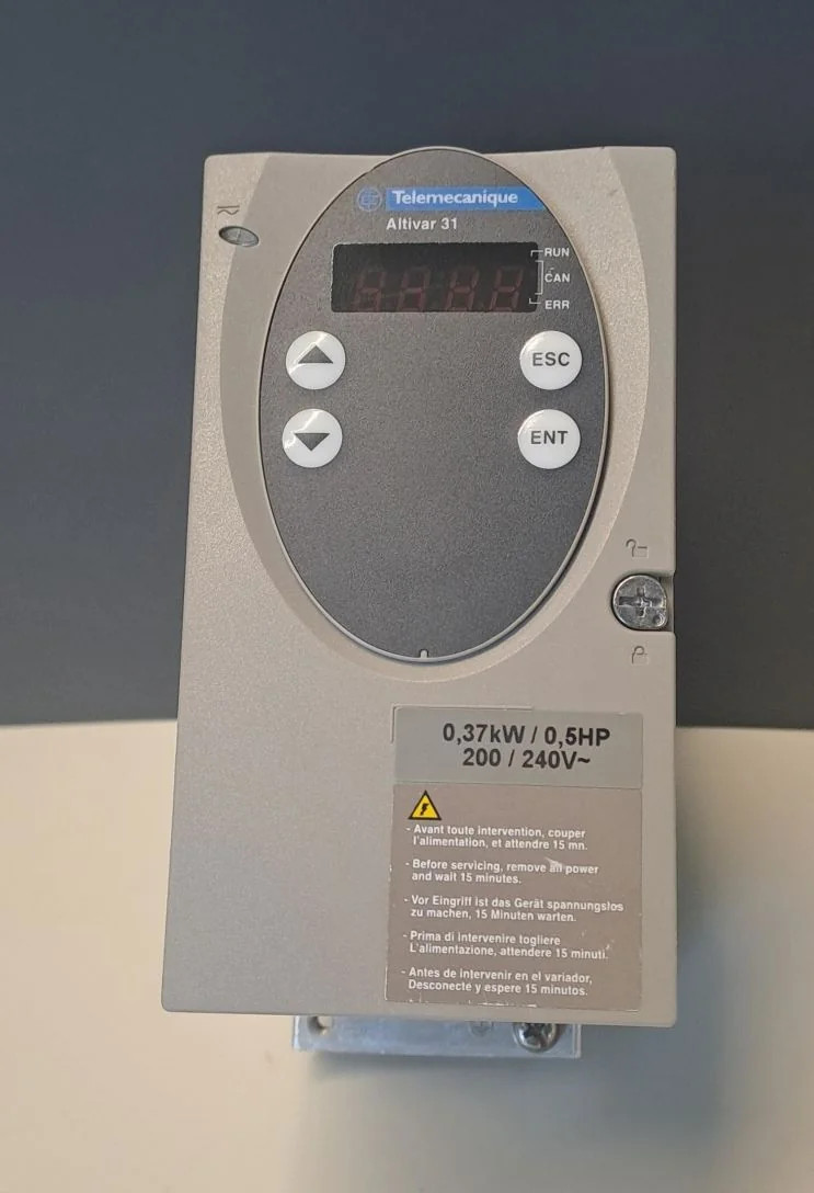 TÉLÉMÉCANIQUE  ATV31H037M2