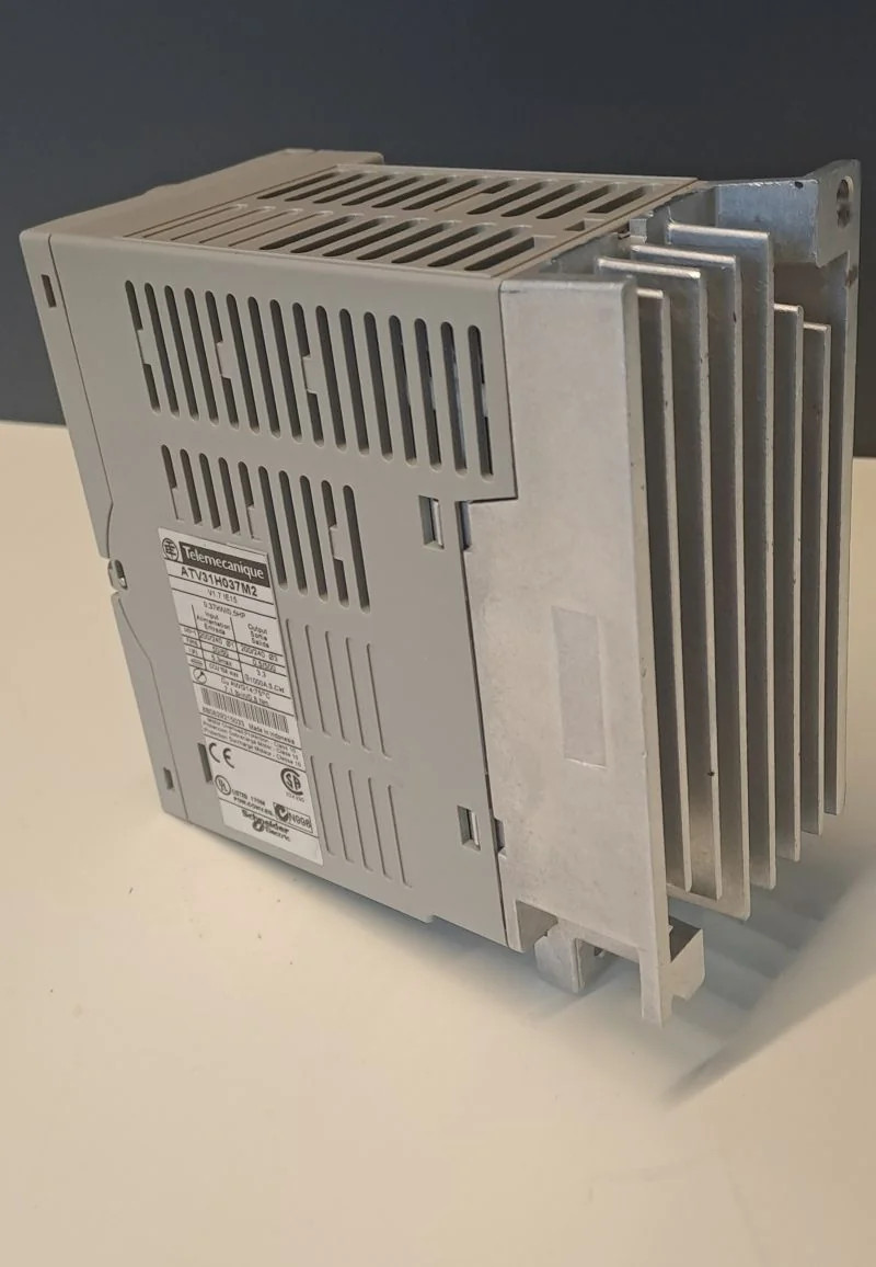 TÉLÉMÉCANIQUE  ATV31H037M2
