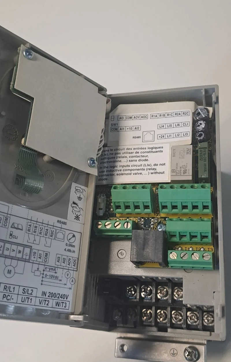 TÉLÉMÉCANIQUE  ATV31H037M2