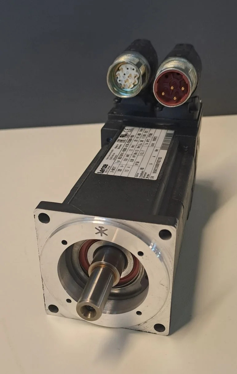 LENZE  MCS06F41-RS0B0-A11N-ST5S00N-P0SU