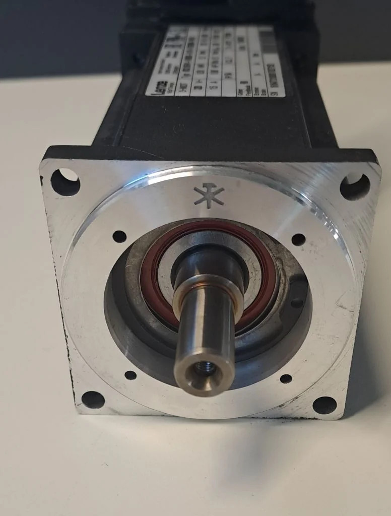 LENZE  MCS06F41-RS0B0-A11N-ST5S00N-P0SU