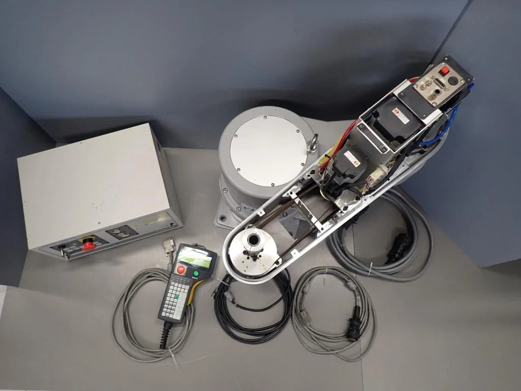 TOSHIBA MACHINE ROBOT TH850A+TS2100+TP1000