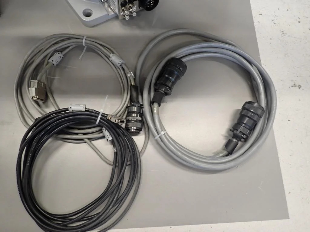 TOSHIBA MACHINE ROBOT TH850A+TS2100+TP1000