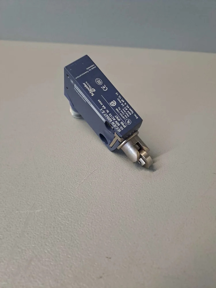 TÉLÉMÉCANIQUE  ZCMD21C12