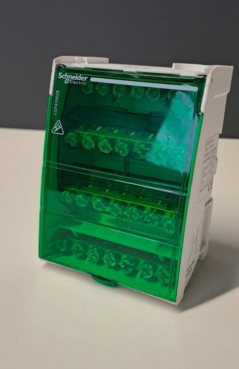 SCHNEIDER  LGY410028