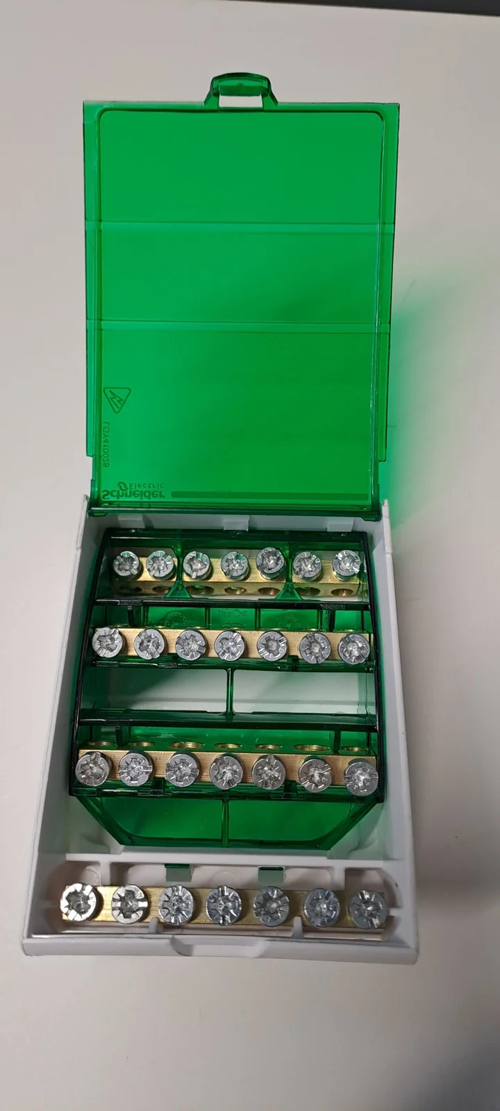 SCHNEIDER  LGY410028