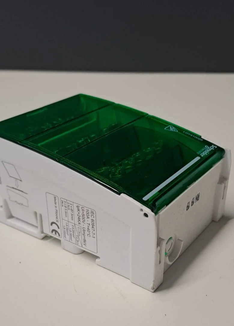 SCHNEIDER  LGY410028