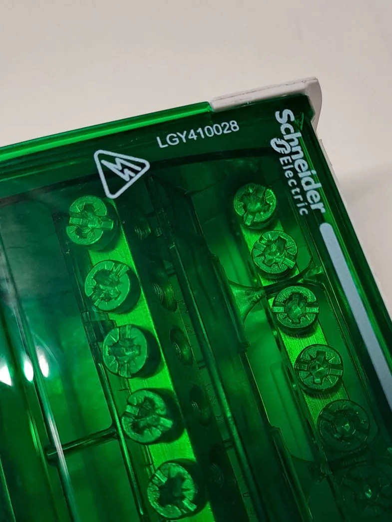 SCHNEIDER  LGY410028