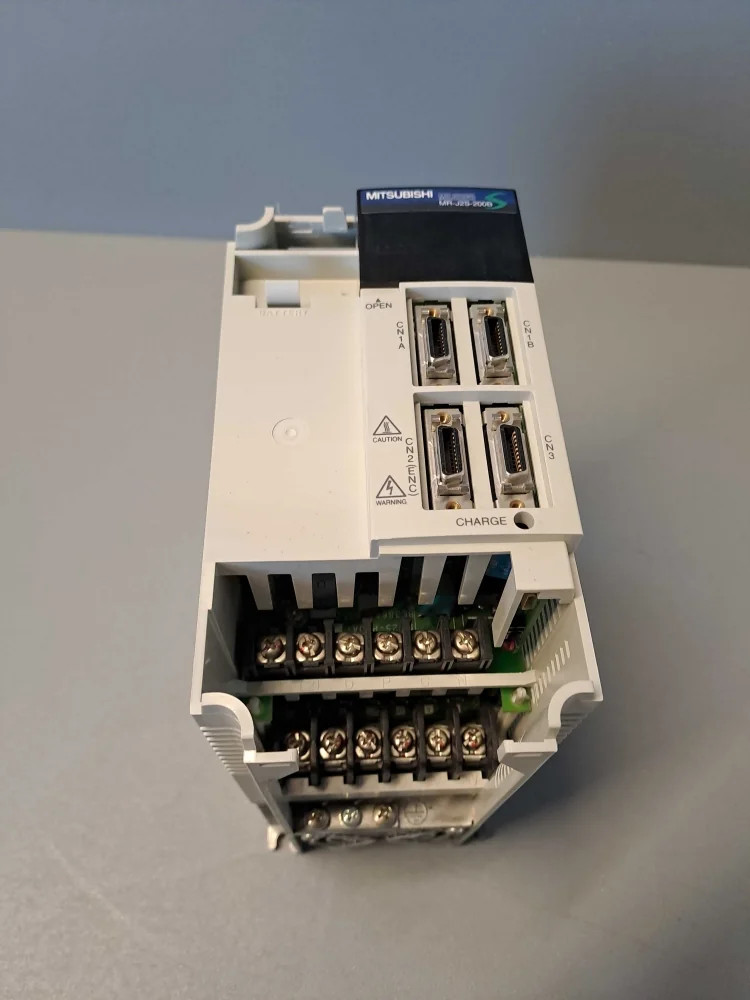 MITSUBISHI  MR-J2S-200B