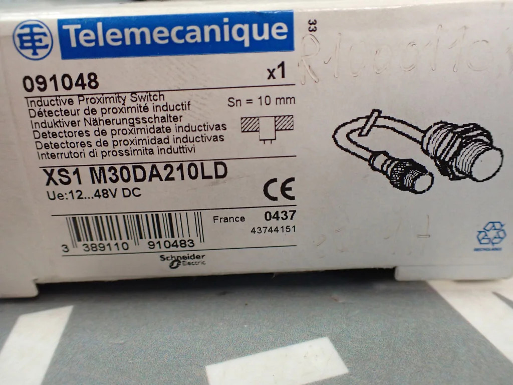 TÉLÉMÉCANIQUE  XS1M30DA210LD