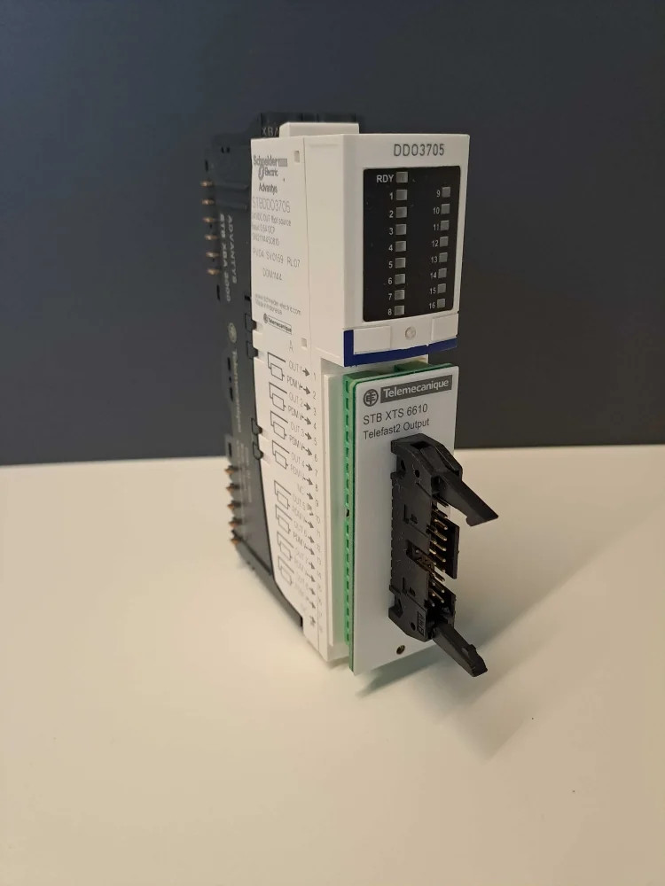 TÉLÉMÉCANIQUE  STBDDO3705 + STBXTS6610