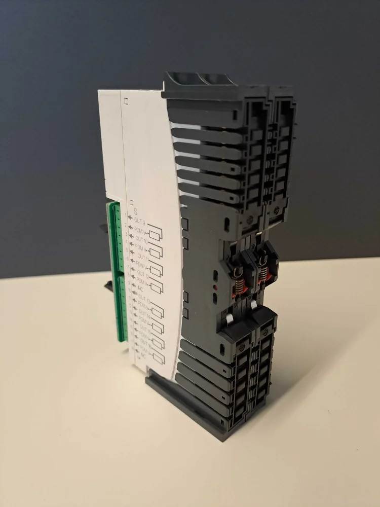 TÉLÉMÉCANIQUE  STBDDO3705 + STBXTS6610