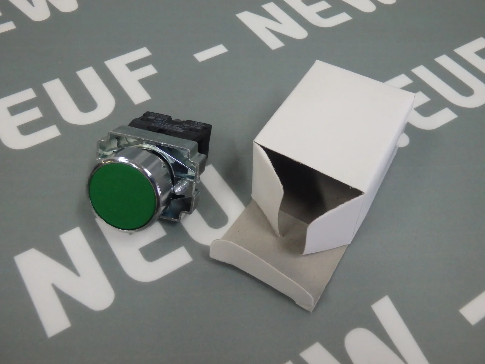 TÉLÉMÉCANIQUE  XB2BA31