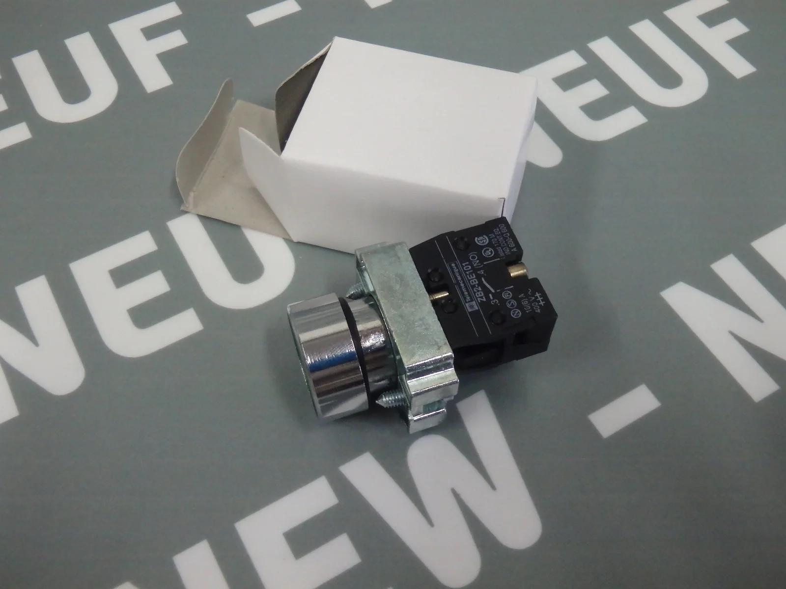 TÉLÉMÉCANIQUE  XB2BA31