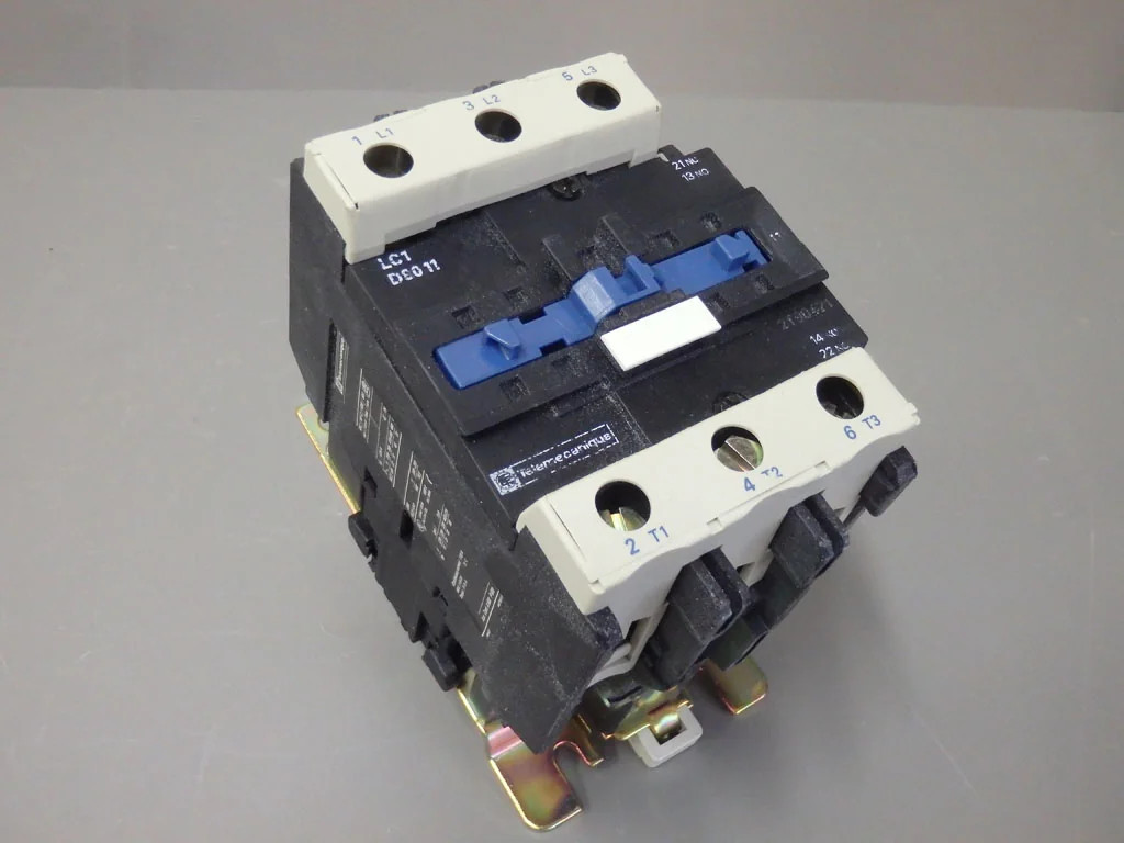 TÉLÉMÉCANIQUE  LC1D8011M5