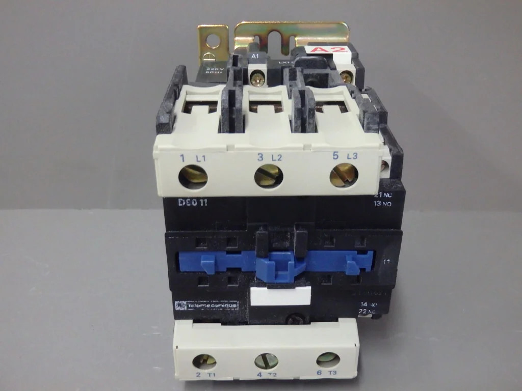 TÉLÉMÉCANIQUE  LC1D8011M5