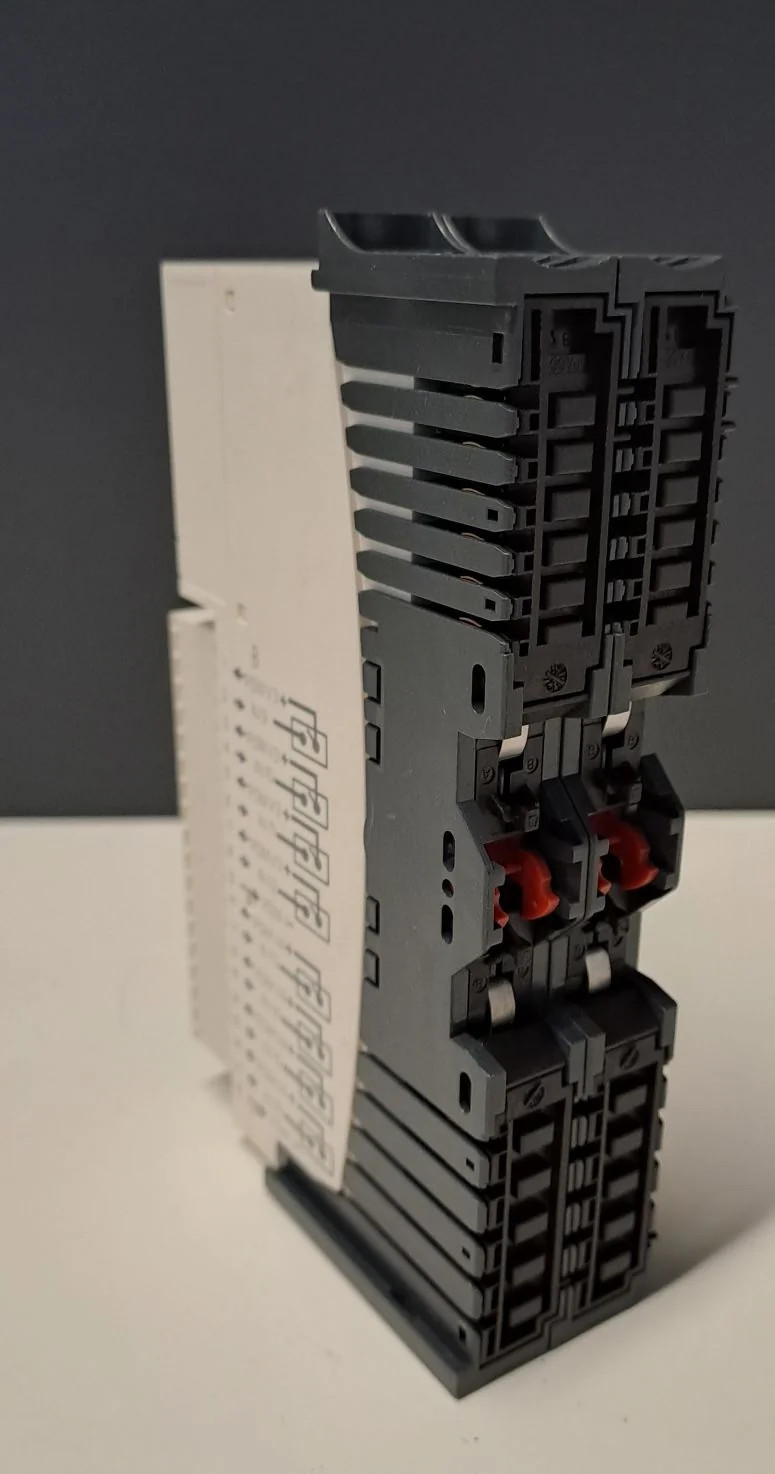 SCHNEIDER  STBDDI3725