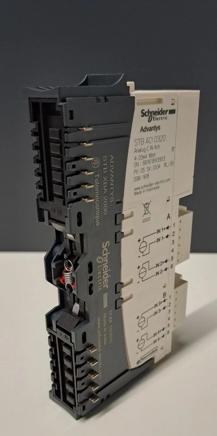 SCHNEIDER  STBACI0320