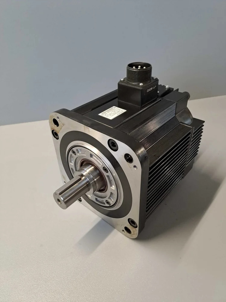 YASKAWA  SGMRS30A2AYR11