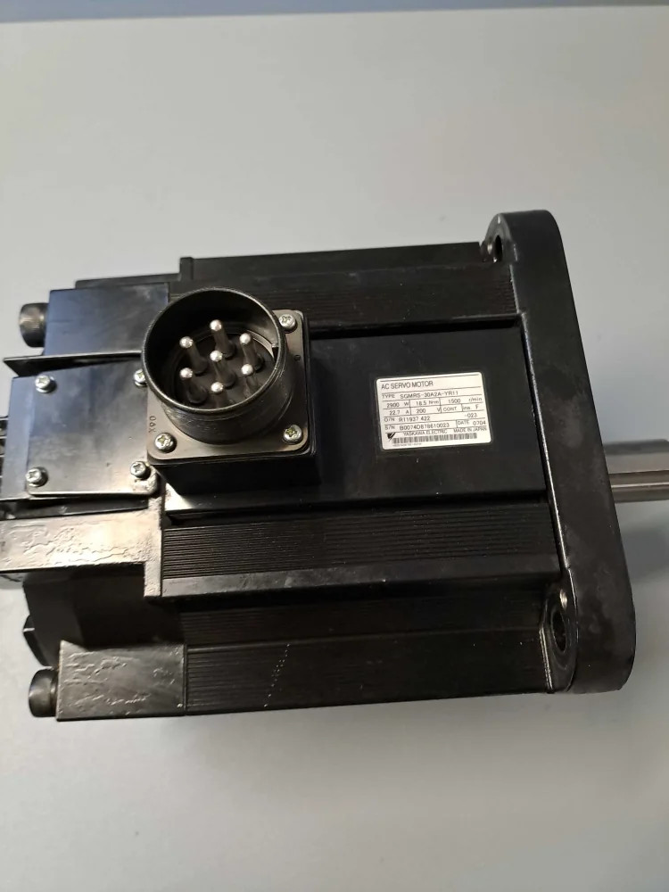 YASKAWA  SGMRS30A2AYR11